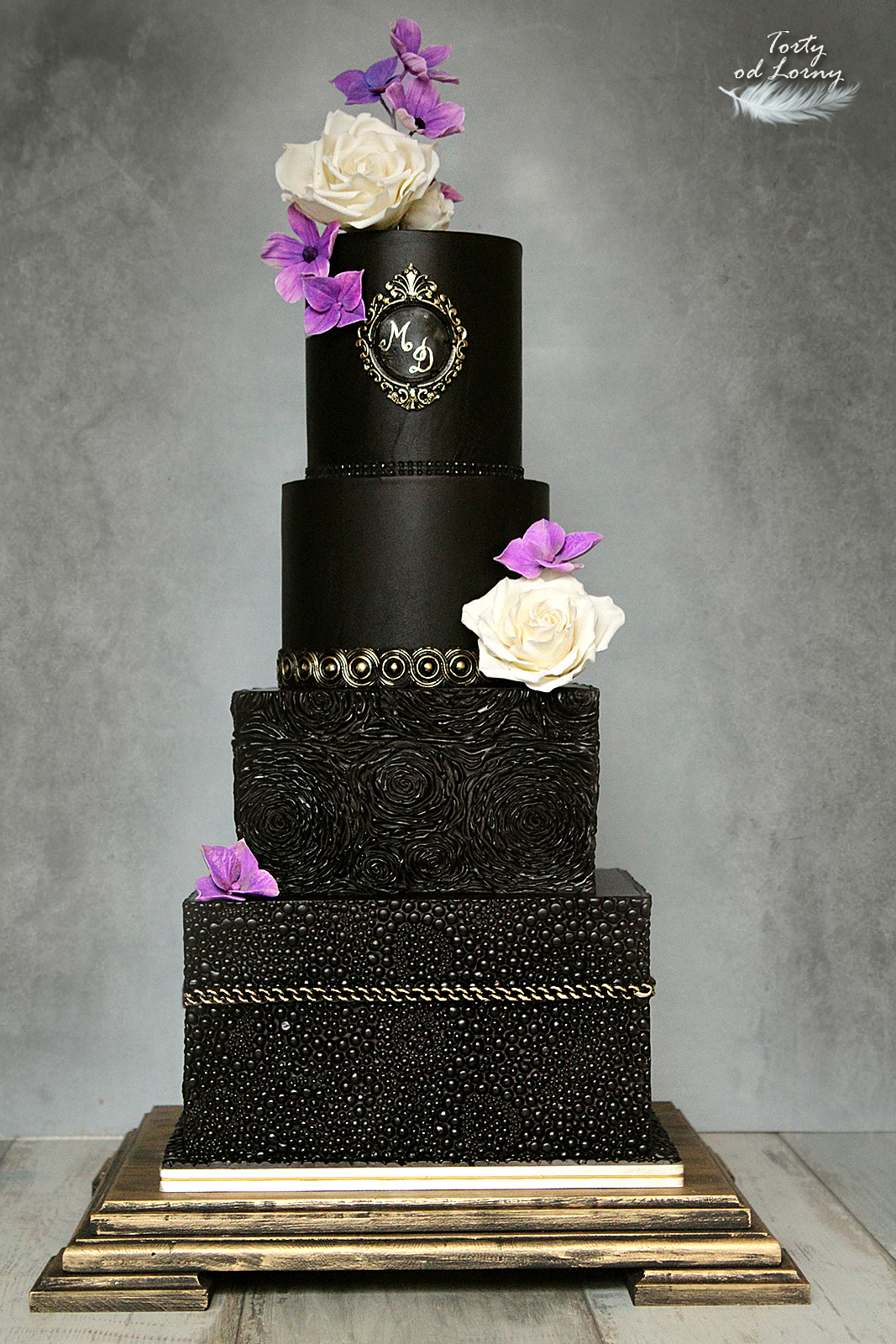Čierna svadobná torta