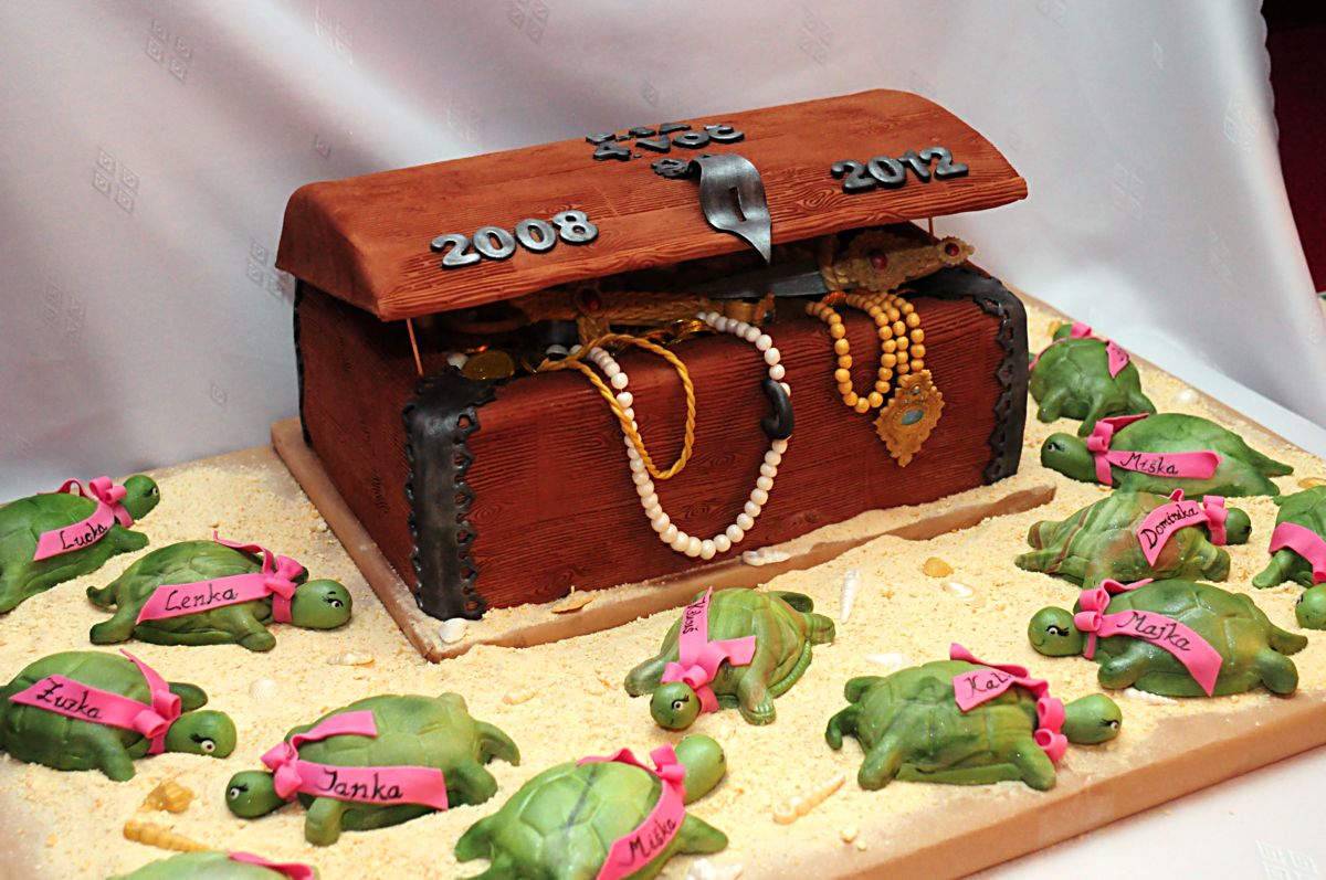 Torta na stužkovú - truhlica s pokladom a korytnačky_8