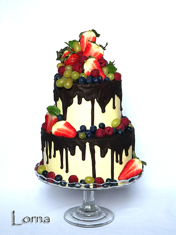  chocolate and fresh fruits