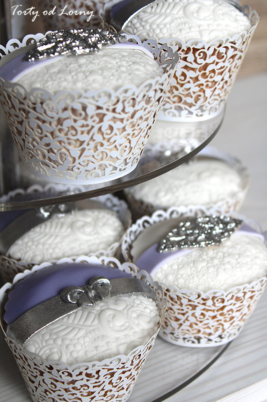 Bielo fialové cupcakes 4